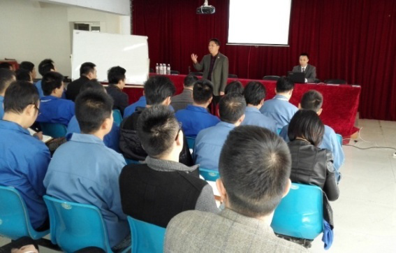 正睿咨詢(xún)集團(tuán)金濤老師為松田公司管理者做《快速提升業(yè)績(jī)的六大管理系統(tǒng)》的培訓(xùn)