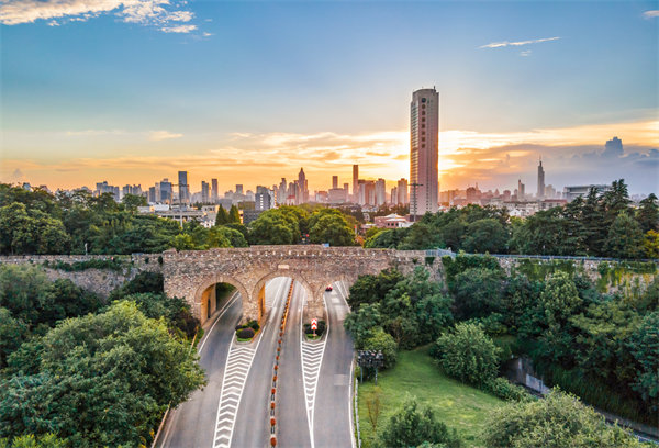 管理咨詢?nèi)绾沃δ暇┲行∑髽I(yè)突破發(fā)展瓶頸？