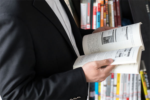 在快速變化的市場中，集團管控如何保持靈活性？