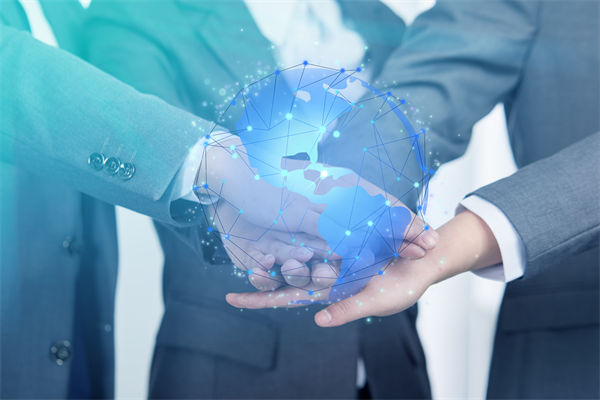 集團管控中，如何建立有效的內部溝通機制以促進協同？