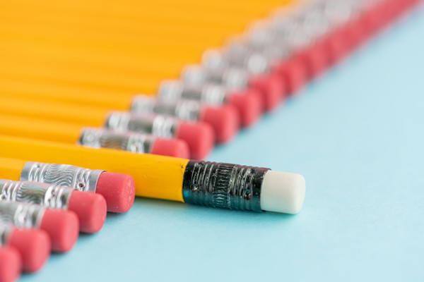 如何通過創新策略提升品牌影響力和市場占有率？