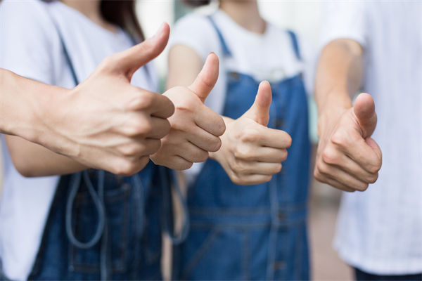 企業文化標語掛滿墻，為何員工依然缺乏認同感？