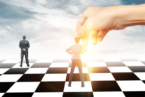 把頂層設(shè)計(jì)和問計(jì)于民統(tǒng)一起來，對(duì)企業(yè)戰(zhàn)略的啟示