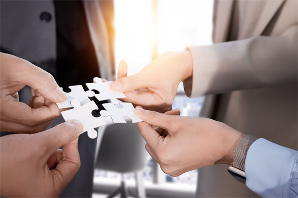 把頂層設計和問計于民統(tǒng)一起來，對企業(yè)戰(zhàn)略的啟示