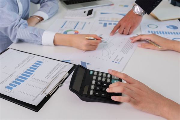 文化口號貼滿墻，企業文化如何真正走進員工心里？